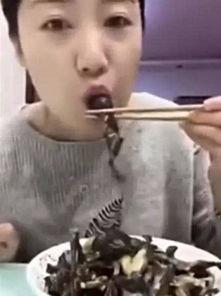 吃面吃瓜主播是谁啊视频,揭秘“吃面吃瓜主播”走红背后的故事