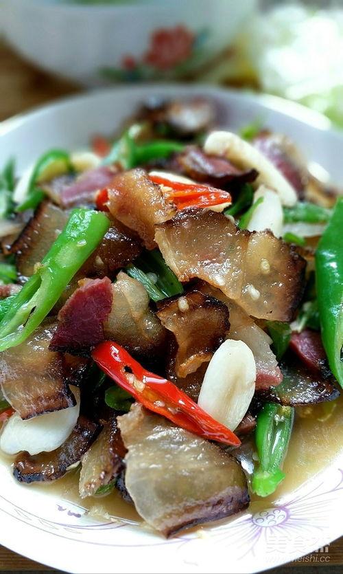 角瓜能炒辣椒吃吗视频,家常美味新尝试