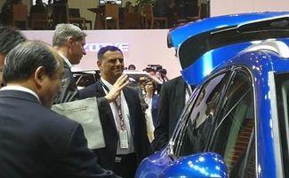 吃瓜群众打老板视频播放,视频播放引发热议