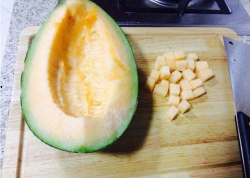 买哈密瓜吃视频,一起探索新疆甜蜜滋味