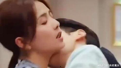 白鹿吃瓜的吻戏视频在线观看,甜蜜瞬间，浪漫再现